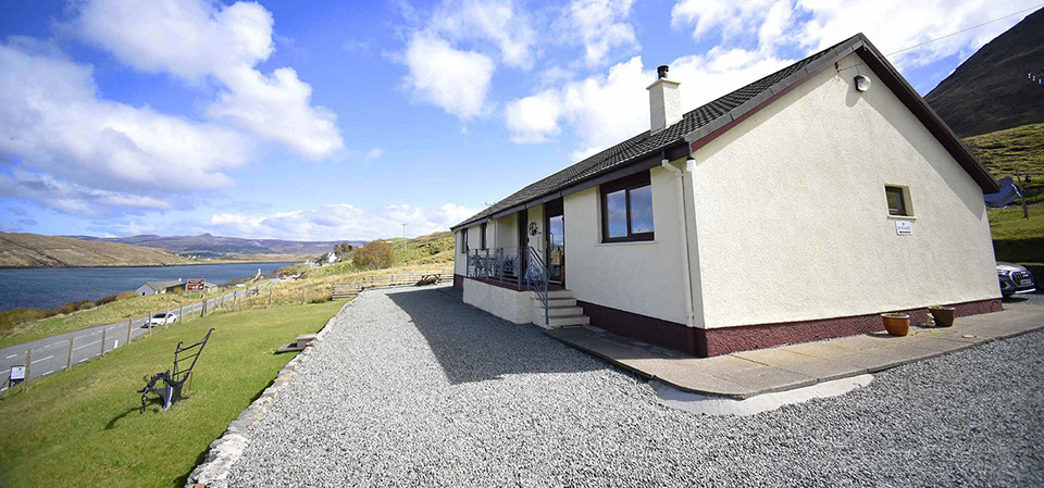 Loch Aluinn bed and breakfast accommodation sea views private parking in Sconser