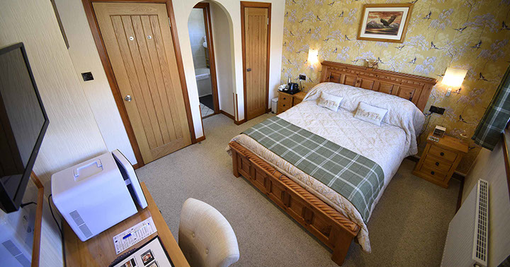 Loch Aluinn has spacious rooms with en suite bathrooms wifi internet and smart tvs