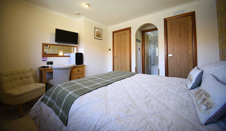 Loch Aluinn bed and breakfast accommodation has widescreen TVs with en suite bathrooms