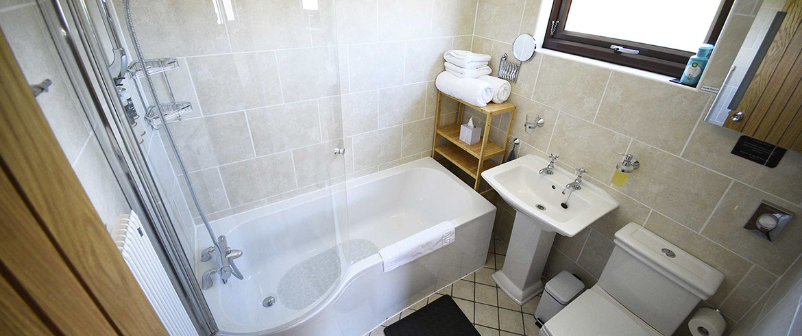 En suite bathrooms are available in our rooms at Loch Aluinn bed and breakfast accommodation