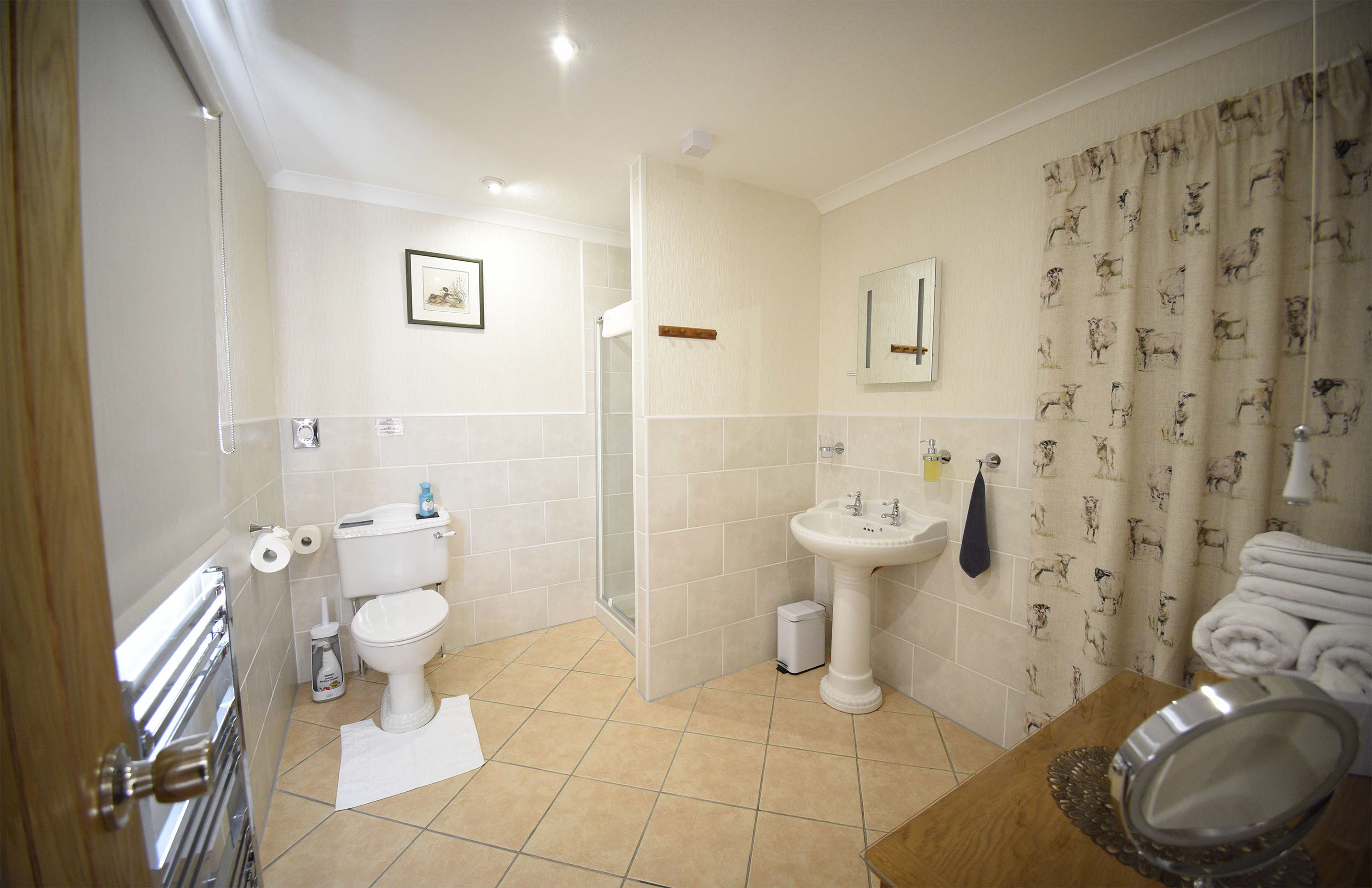 Taransay House Luxury Bed and breakfast contains a spacious restaurant with fresh seafood and great Scottish Cuisine