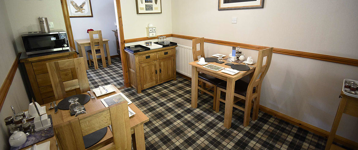 Loch Aluinn bed and breakfast accommodation contains a spacious breakfast room