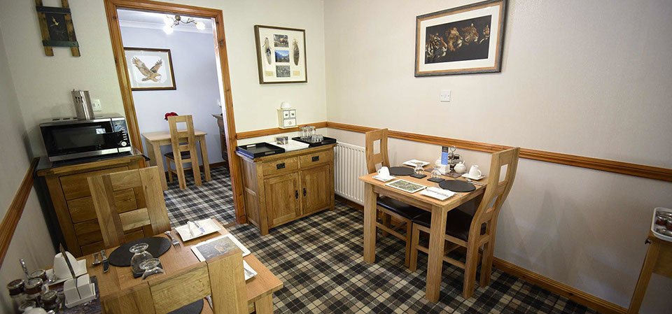 Loch Aluinn bed and breakfast accommodation contains a spacious breakfast room