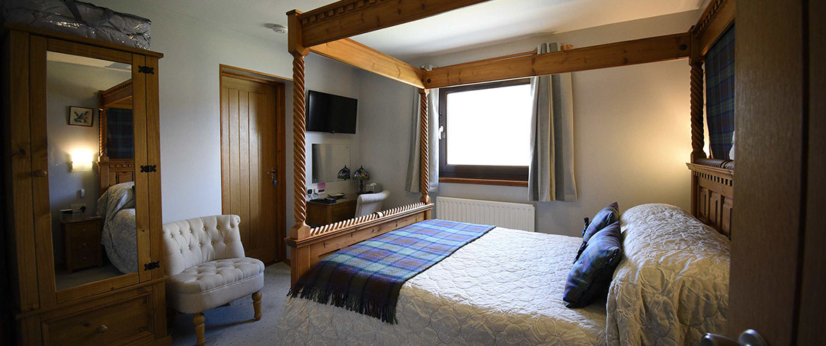 Four poster bedroom accommodation bed and breakfast in Sconser with sea views
