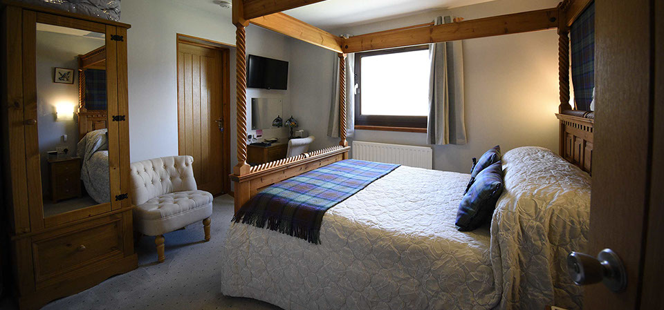 Four poster bedroom accommodation bed and breakfast in Sconser with sea views