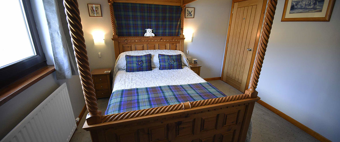Four Poster Bed and Breakfast accommodation at Loch Aluinn in Sconser suite