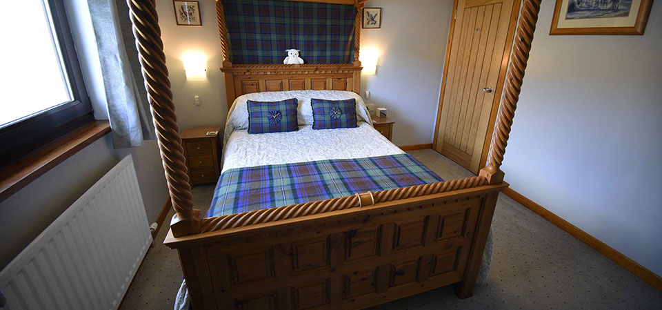 Loch Aluinn bed and breakfast accommodation in Sconser with sea views four poster suite