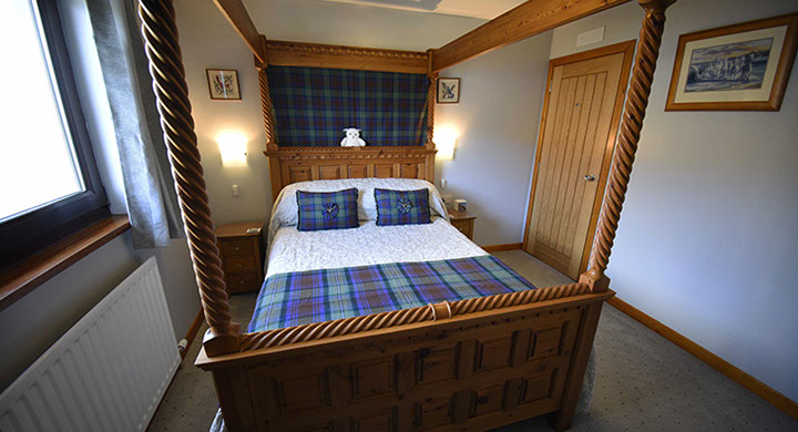 Loch Aluinn bed and breakfast accommodation in Sconser with sea views four poster suite