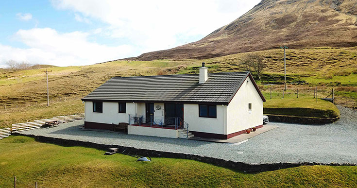 Loch Aluinn bed and breakfast accomodation in Sconser has sea and mountain views with private guest parking