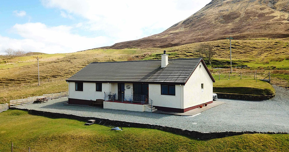 Loch Aluinn bed and breakfast accomodation in Sconser has sea and mountain views with private guest parking
