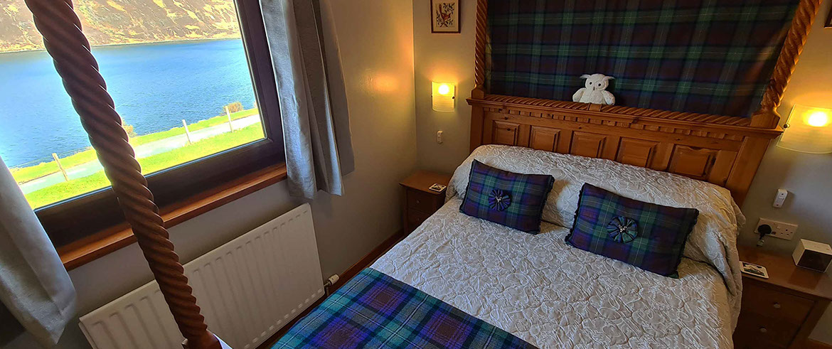 Four Poster Bed and Breakfast accommodation at Loch Aluinn in Sconser on the Isle of Skye